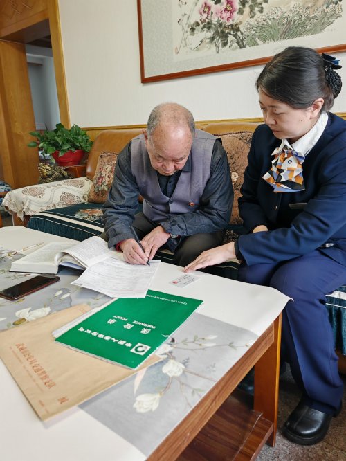 雪中“国寿红”映初心！理赔绿色通道+志愿暖服务守护万家安康